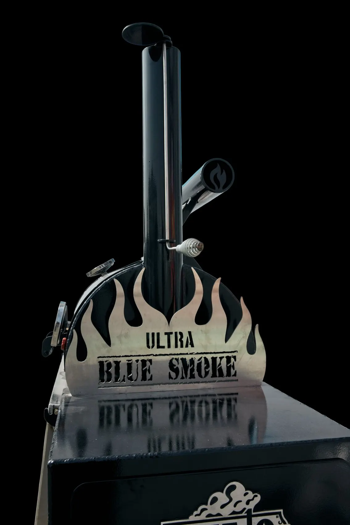 The Ultra Blue Smoke on black, view 7